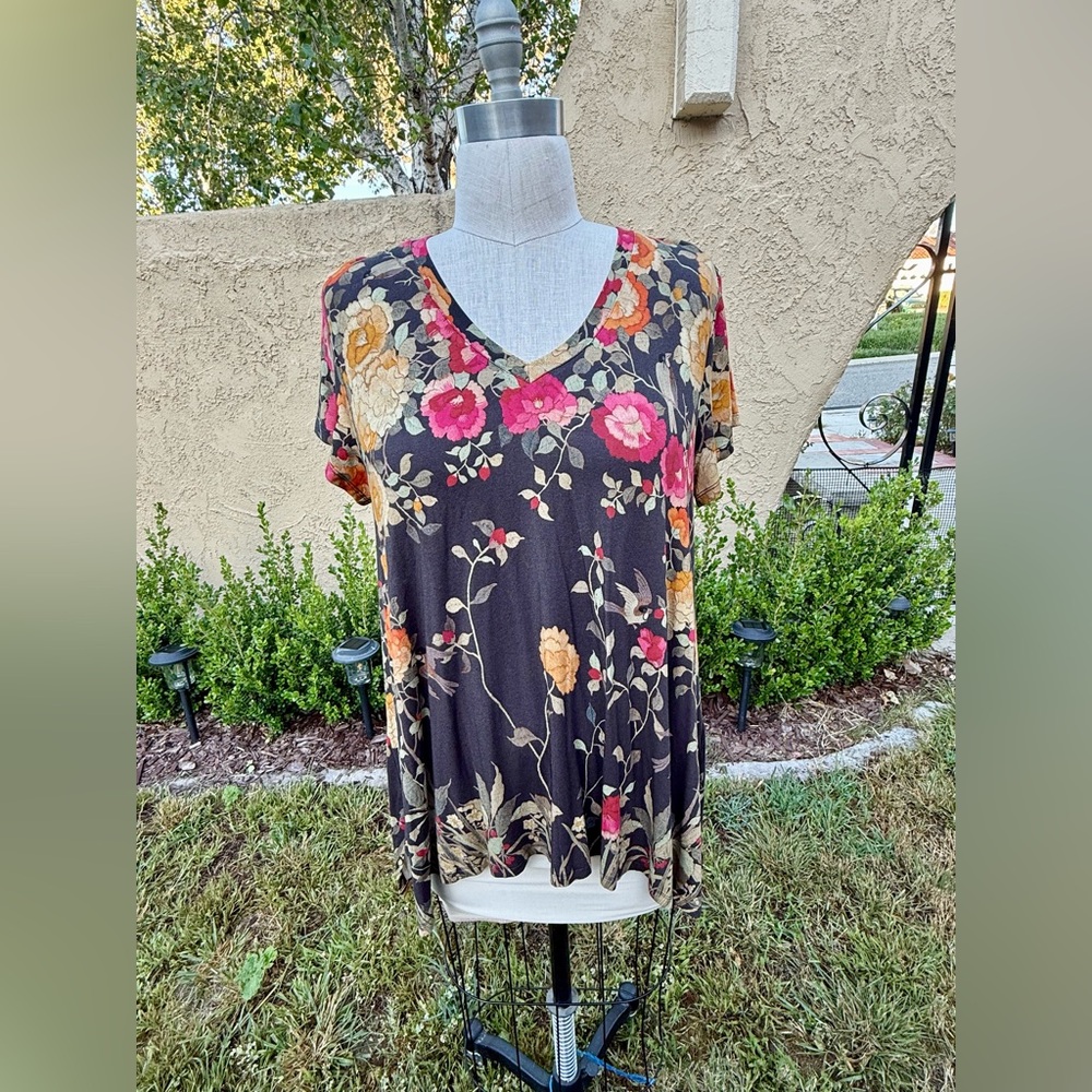 Johnny Was graceful V-Neck Tunic with Pink & Gold Blooms